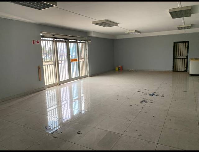 1,900M² WAREHOUSE TO LET IN WYNBERG